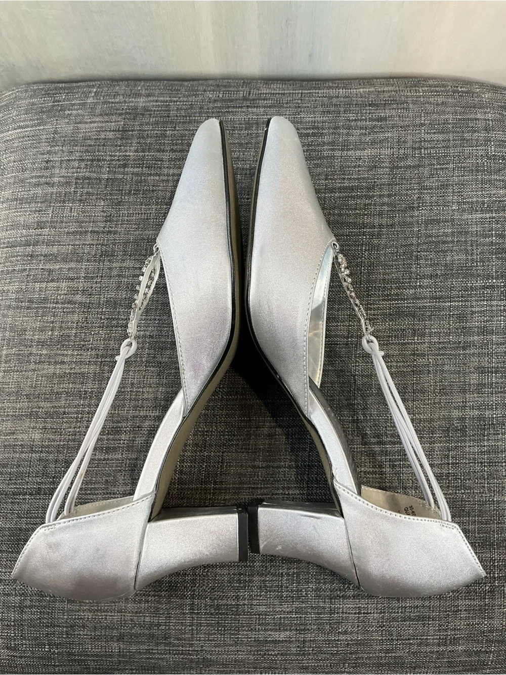 NIB Easy Street Alive@5 Moonlight Rhinestone Silver Satin Pumps Heels - Size 8M
